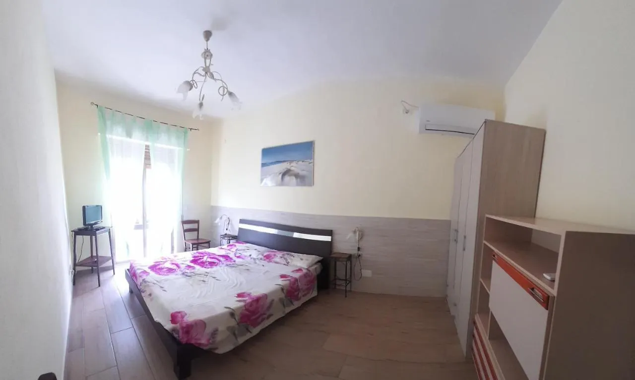 فندق مبيت وإفطار كاربونيا Casa Vacanze