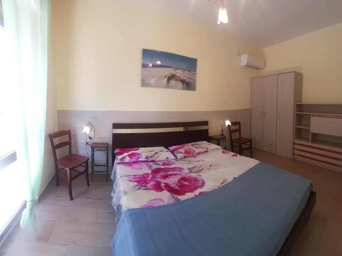 فندق مبيت وإفطار كاربونيا Casa Vacanze
