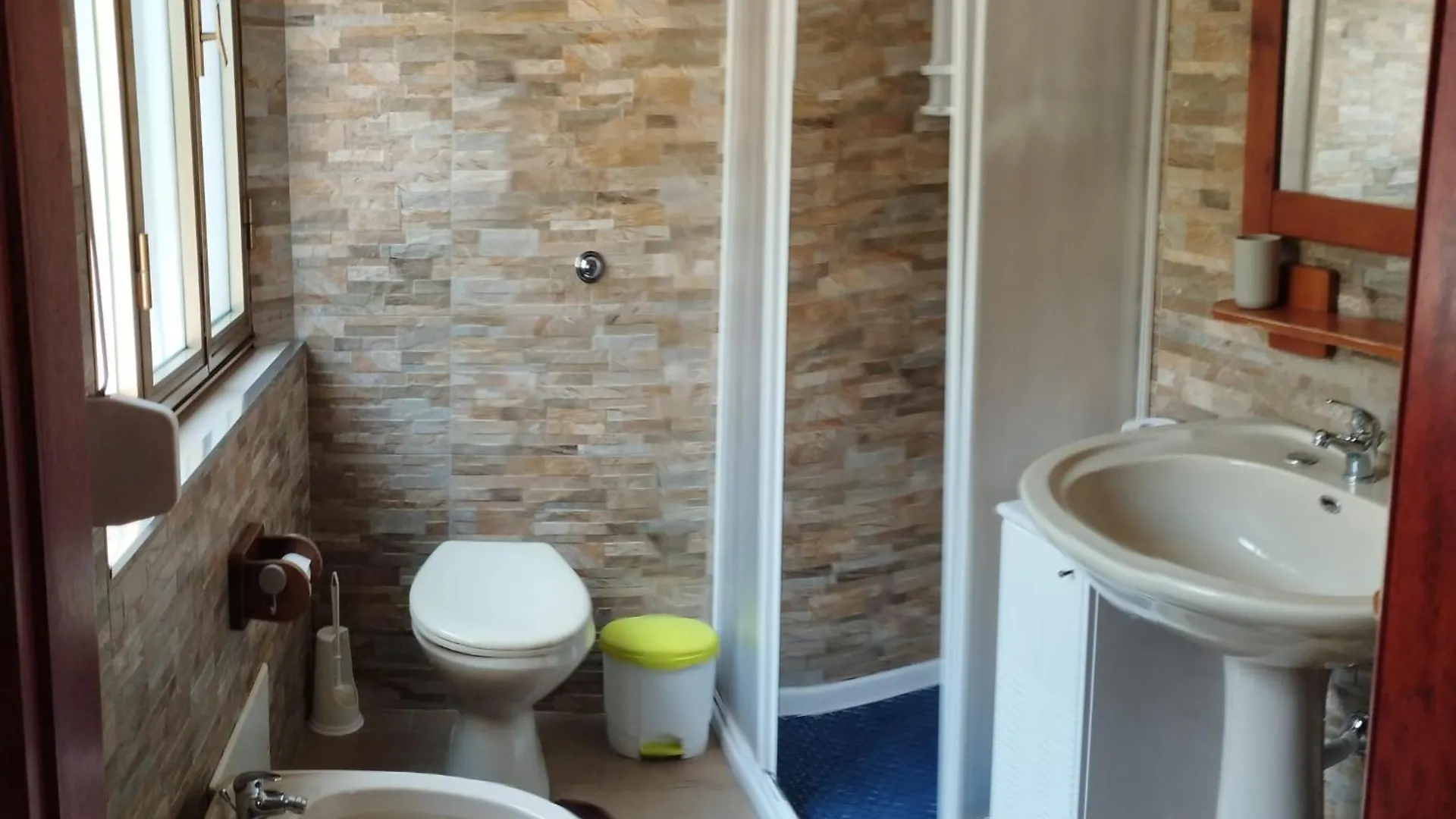 فندق مبيت وإفطار كاربونيا Casa Vacanze